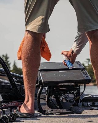 📱✨ Máte rutinu na čištění obrazovek? 👇 💡 Tip: Ať už používáte cokoli, ujistěte se, že to neobsahuje amoniak. Amoniak může...