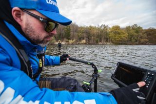 💪 Když se tráví hodiny na vodě, je potřeba vybavení, které nezklame. Sonar Lowrance zobrazí to, co ostatní jen hádají –...