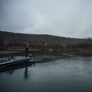 🚤 Lowrance Ghost® X – trollingový motor, který neruší sonar Ghost® X je konstruován pro mimořádně tichý a plynulý chod,...