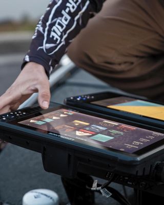 🎣 Chytej jako profík s Lowrance! 🎣 Žádné dohady, jen přesné údaje o rybách a terénu pod vodou. 🐟🔍 #lowrancefishing...